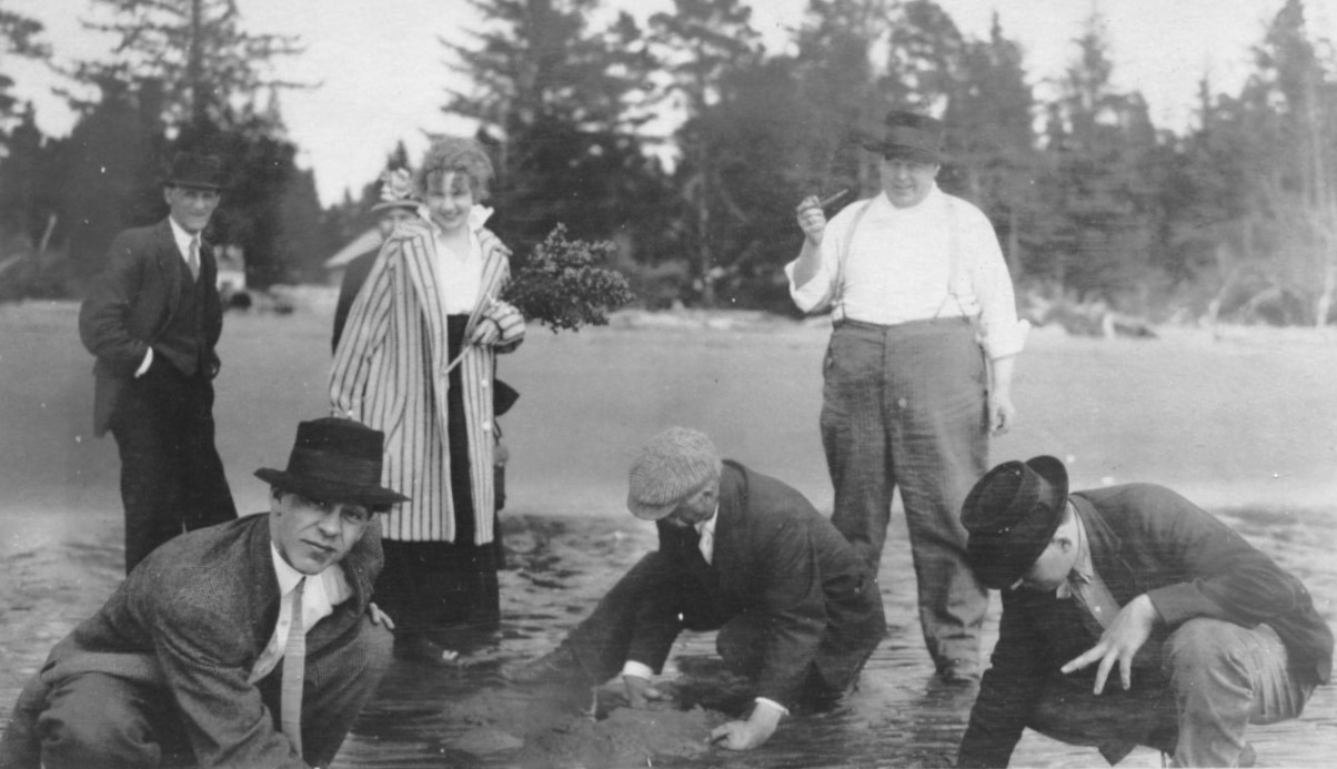 Undated photo of exhibitor George Reizner, standing in white shirt. (Courtesy of the Pacific County Historical Society)