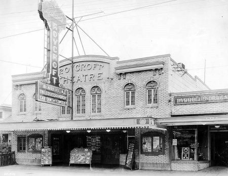Seattle's Roycroft Theatre, ca. 1932. (Courtesy University of Washington, Special Collections, Negative No. UW14662)