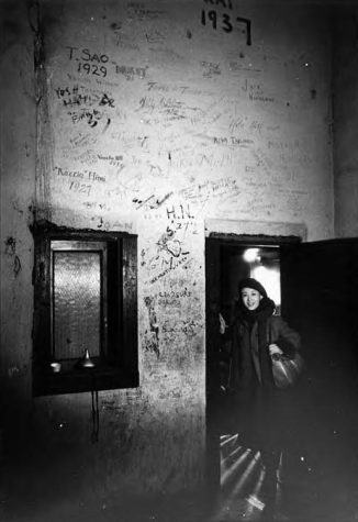 Japanese actress Yoshiko Mita at the Nippon Kan Theatre, Seattle, February 1979. (Courtesy Museum of History and Industry, Image No. 2000.107.098.19.03)