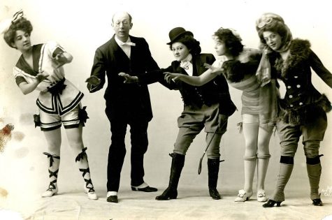 Richard Carle and chorus girls, ca. 1909. (Courtesy University of Washington Special Collections, Order No. JWS24804)