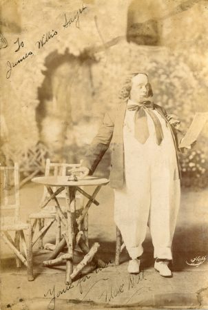 Stage comedian Max Dill, ca. 1911. (Photo by Hall Studios, courtesy University of Washington Special Collections, Order No. JWS16595)