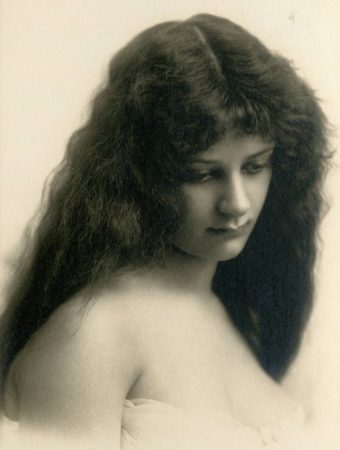 Young Helen Barham in 1909, later known in Hollywood as Nell Shipman. (Courtesy University of Washington Special Collections, Order No. JWS33521)