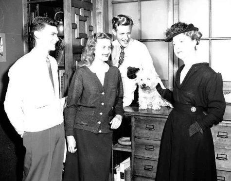 Lillian Gish visits with students from Seattle's Lincoln High School, October 20, 1948. (Courtesy University of Washington Special Collections, Order No. UWC9944)